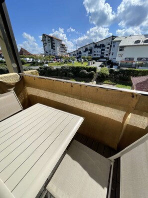 Outdoor dining - Seignosse Ocean, nice apartment, close to the beach and shops, ideal for couples or families (SEIGNOSSE)