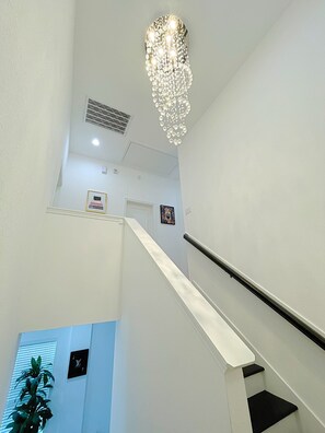 Interior - South Houston Luxury Stay 5 Minutes to Night Life Spots & 5 Star Restaurants. (Houston)