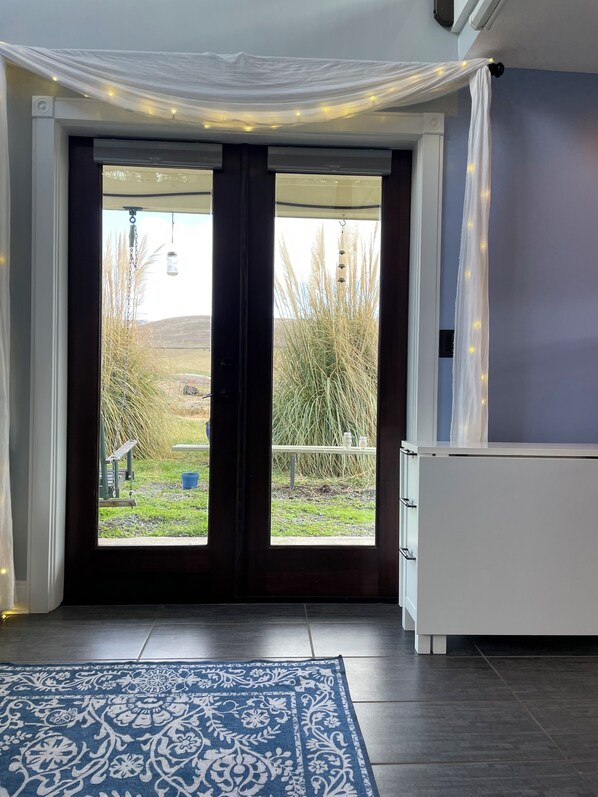 Interior - Thistlebee Cottage just outside charming Ashland, Oregon (Ashland)