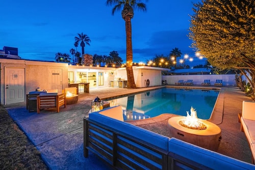 Iconic Luxe Entertainment Villa: Heated Pool Sauna