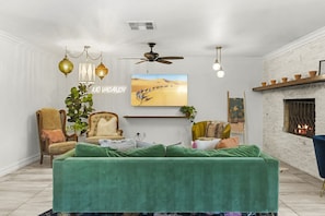 Smart TV, fireplace