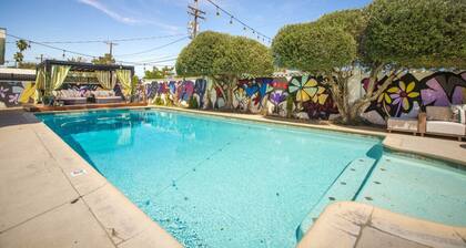 Iconic Vegas Villa : Heated Pool| Movie Room
