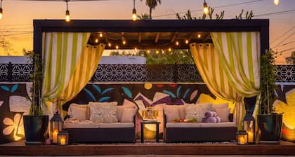 Iconic Vegas Villa : Heated Pool| Movie Room