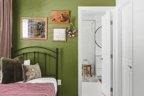 5 bedrooms, desk, iron/ironing board, travel cot