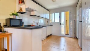 House, 3 Bedrooms, Terrace | Private kitchen - Global Jardines de Denia I 7343 (Denia)