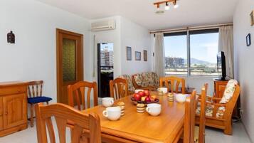 House, 5 Bedrooms, Terrace | Dining