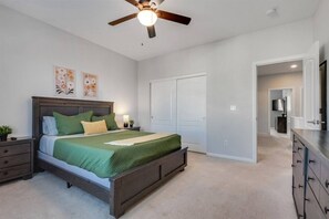 6 bedrooms, desk, iron/ironing board, travel cot - 6BR Luxe Vegas Villa • Heated Pool, Spa & Games (Henderson)
