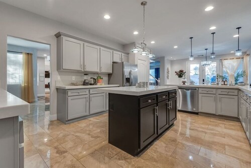 Las Vegas Luxury Villa: Pool, Hot Tub & Games