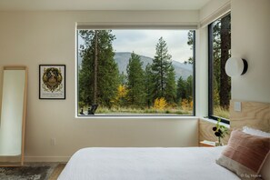 3 bedrooms, iron/ironing board, WiFi, bed sheets - Stunning 3 bdrm in the heart of the Methow Valley (Winthrop)