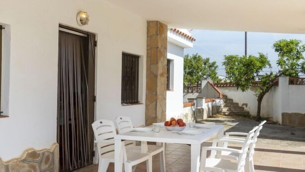 Maison, 4 chambres, terrasse | Restauration extérieure