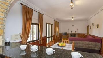 House, 4 Bedrooms, Terrace | Interior