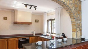Maison, 4 chambres, terrasse | Cuisine privée