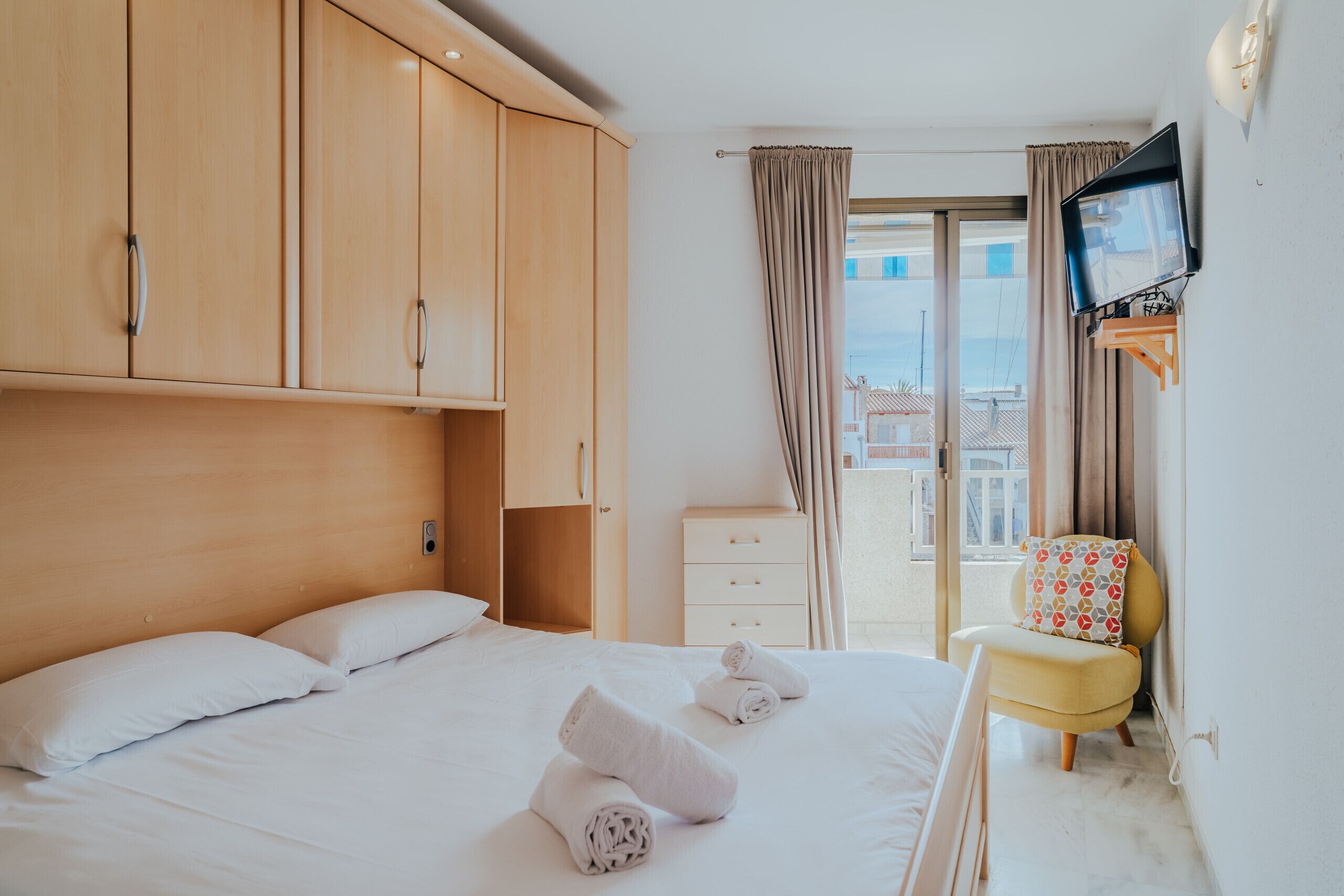 Een strijkplank/strijkijzer, gratis wifi, beddengoed