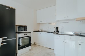 Réfrigérateur, micro-ondes, four, lave-vaisselle