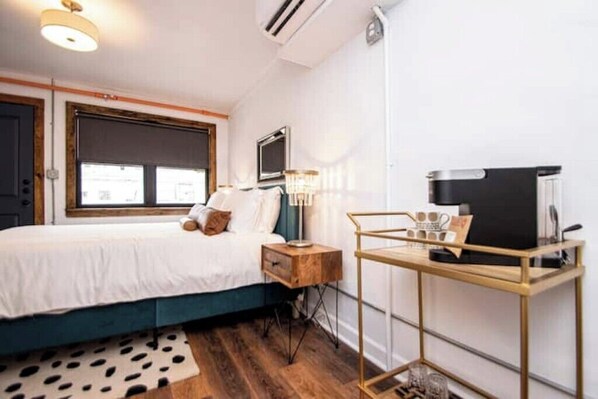 WiFi - 50" Smart TV, Fast Wifi, Great Local Coffee (Hot Springs)