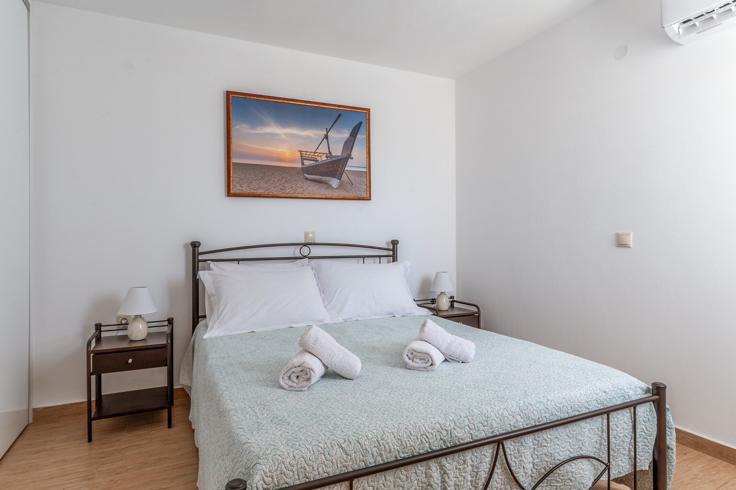 2 chambres, fer et planche à repasser, Wi-Fi gratuit, draps fournis