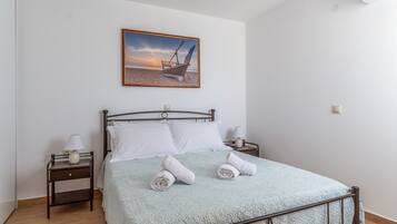 2 chambres, fer et planche à repasser, Wi-Fi gratuit, draps fournis