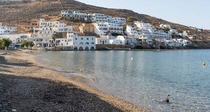 Einzimmerapartment 'Calm Suites Kythnos 2' mit Meerblick, Wi-Fi und Klimaanlage