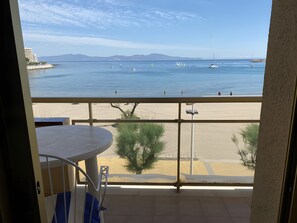 Interior - Apartment 'Platja Mar 2' with Sea View and Balcony (L'Escala)
