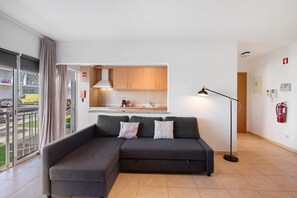 TV - Costa Cabanas 54 Apartment with Shared Pool, Garden, and Air Conditioning (Cabanas de Tavira)