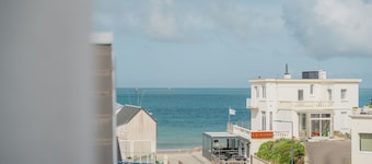 Apartment 'Le Saint Martin' with Sea View, Balcony and Wi-Fi