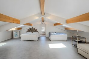 6 bedrooms, free WiFi, bed sheets