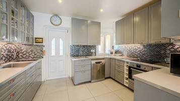 Oven, stovetop, electric kettle, toaster