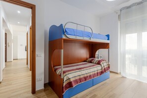 3 chambres, fer et planche à repasser, accès au Wi-Fi (inclus)