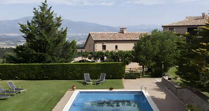Bauernhaus 'Vilanova' mit Bergblick, privatem Pool und Wi-Fi