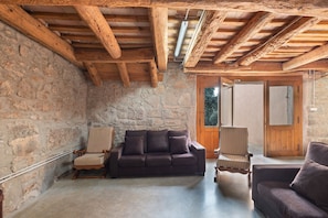 TV, fireplace, table tennis - Farmhouse 'Vilanova' with Mountain View, Private Pool and Wi-Fi (Sagàs)