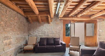 Farmhouse 'Vilanova' with Mountain View, Private Pool and Wi-Fi