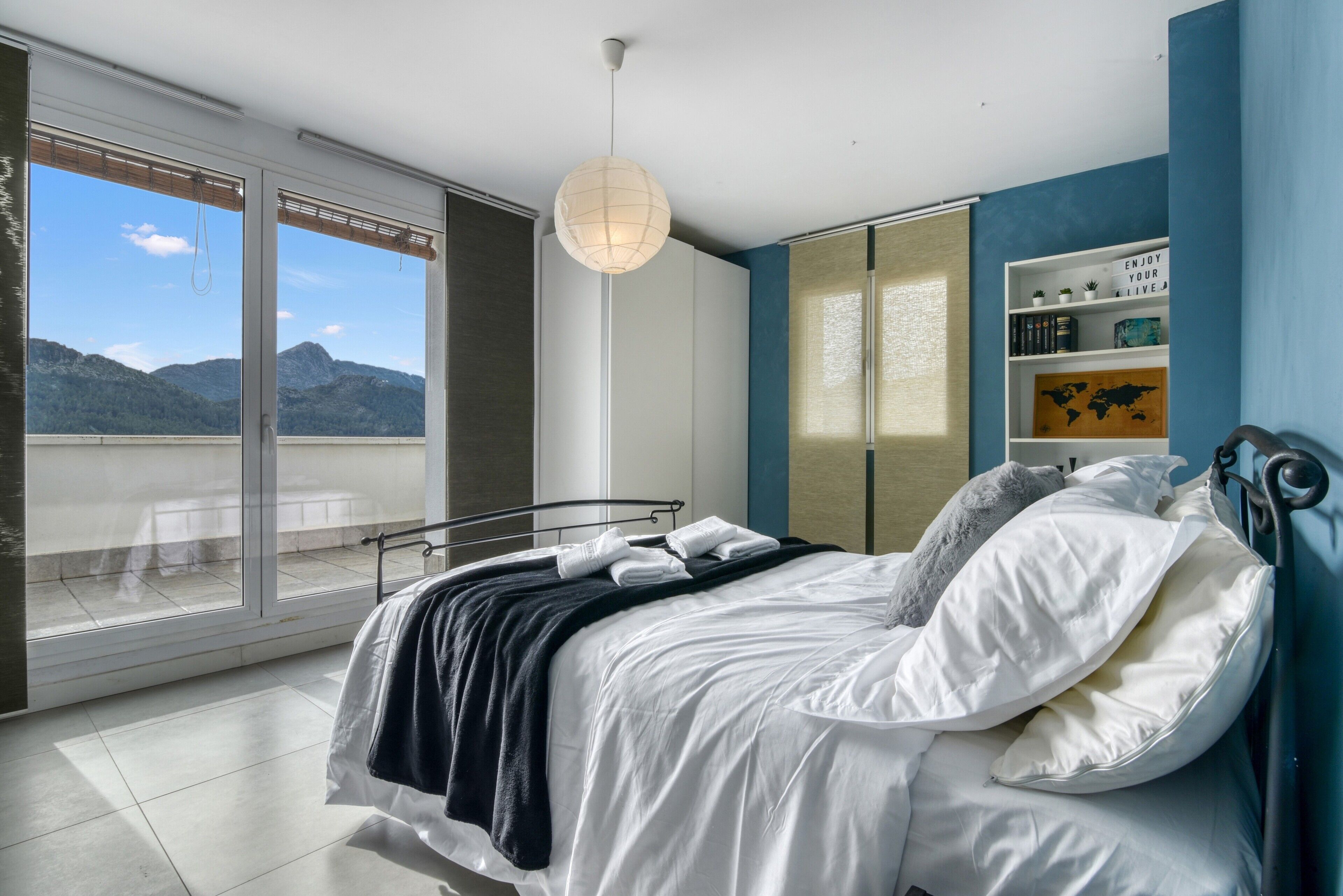 4 bedrooms, iron/ironing board, free WiFi, bed sheets