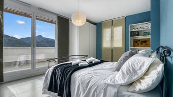 4 室のベッドルーム、アイロン / アイロン台、WiFi (無料)、ベッドシーツ