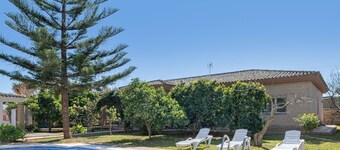 Holiday Home 'Los Delfines' with Private Pool, Wi-Fi and Air Conditioning
