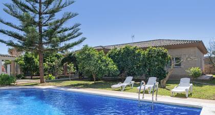 Holiday Home 'Los Delfines' with Private Pool, Wi-Fi and Air Conditioning