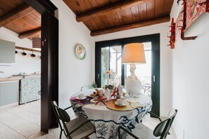 Dining - Holiday Home 'Casa Mauro E Robi Attico Faraglioni' with Private Terrace, Wi-Fi and Air Conditioning (Castellammare del Golfo)