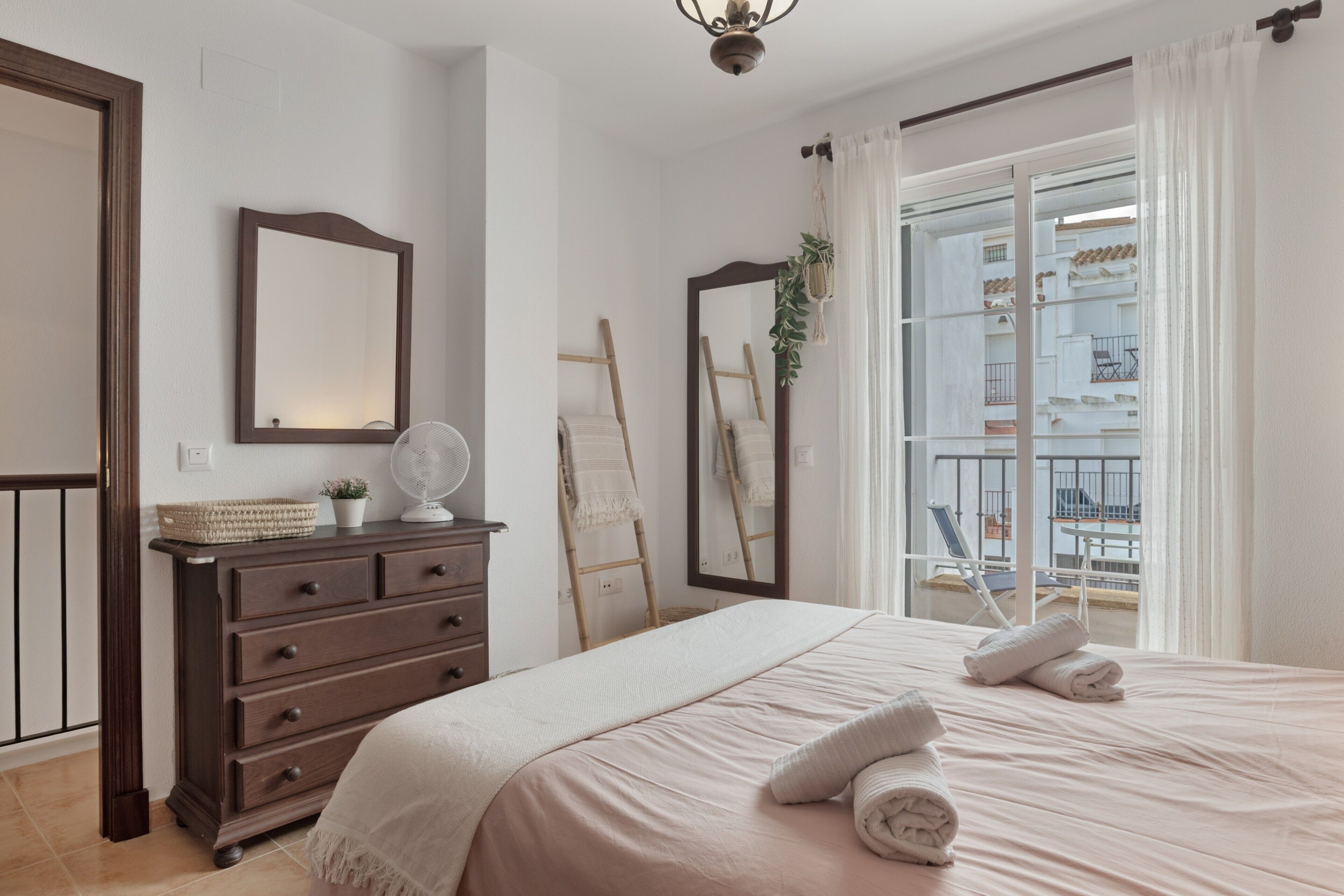 3 chambres, fer et planche à repasser, Wi-Fi gratuit, draps fournis