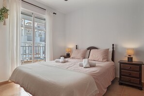 3 chambres, fer et planche à repasser, Wi-Fi gratuit, draps fournis