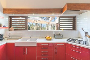 Fridge, microwave, oven, stovetop