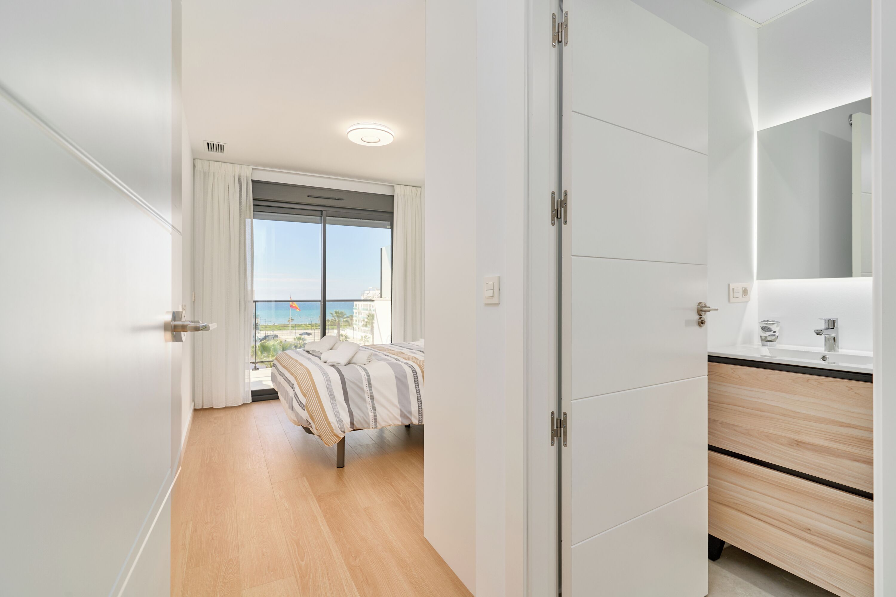 2 habitaciones, tabla de planchar con plancha y wifi gratis 