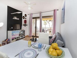 Casa, 2 habitaciones | Zona de estar