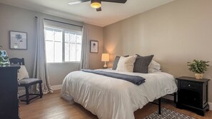 2 habitaciones, tabla de planchar con plancha y cuna de viaje 