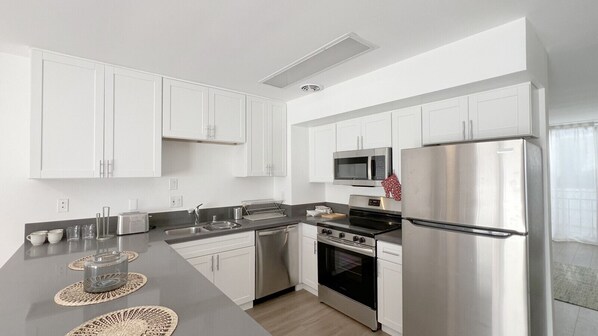 Fridge, microwave, oven, stovetop