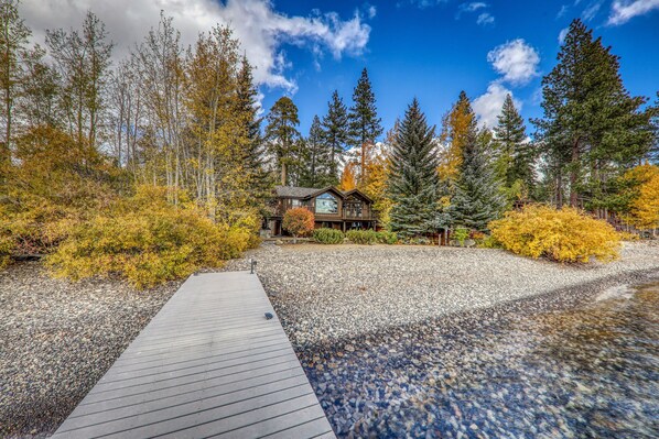 Exterior - Aqua Vista Lakefront by Tahoe Getaways - 6 BR in Carnelian Bay w Buoy, Pier & Game Room (Carnelian Bay)
