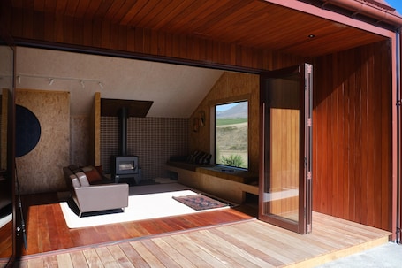 Terrace/patio. Beautiful architecturally designed Home in beautiful,Lake Ohau.