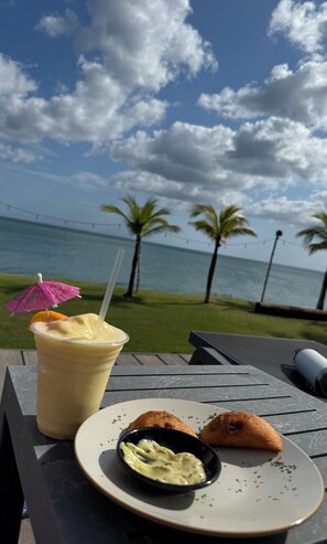 Outdoor dining - Ocean views, Solaria, Punta Caleo, San Carlos, Panama - one minute walk to beach (San Carlos)