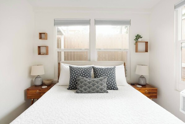 2 slaapkamers, een strijkplank/strijkijzer, reisbedje, gratis wifi