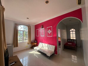 基本四人房, 部分海景 | 熨斗/熨衫板、免費 Wi-Fi