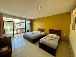 基本四人房, 露台, 海景 | 熨斗/熨衫板、免費 Wi-Fi