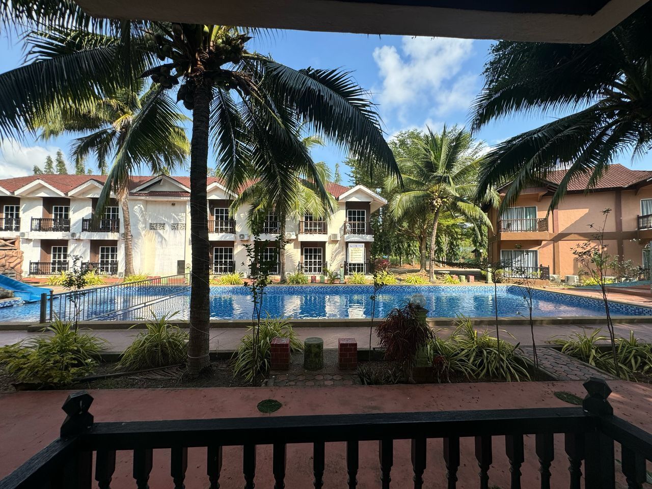 基本雙人房, 陽台, 泳池景觀 | 熨斗/熨衣板、免費無線上網